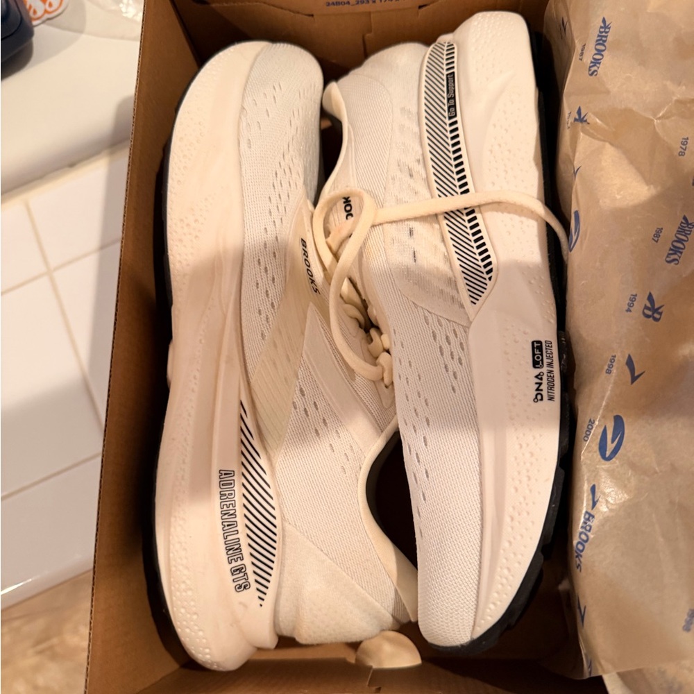 Brooks Adrenaline GTS 24 Sneakers